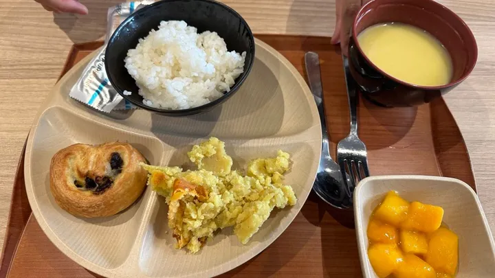 Tokyo — Jour 5 : Petit Déjeuner Traditionnel, Harajuku et Café Pompompurin